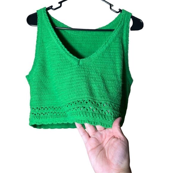 Women’s Green Crochet Sleeveless Crop Top - Picture 3 of 4